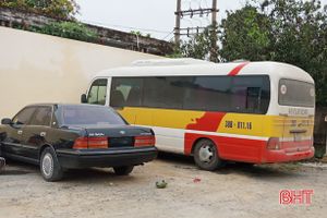 Công an TP Hà Tĩnh bắt giữ xe buýt "nhái" đón trả khách trái phép