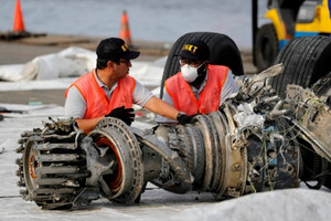 Tìm thấy hộp đen máy bay Indonesia rơi xuống biển khiến 189 người chết