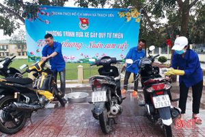 Rửa xe gây quỹ từ thiện ủng hộ người nghèo, học sinh khó khăn ở Thạch Hà