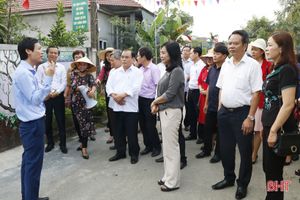 Thường trực Hội đồng nhân dân các cấp tham quan huyện nông thôn mới Nghi Xuân