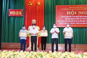 Lộc Hà khen thưởng 18 tập thể, 24 cá nhân trong thực hiện công tác bầu cử