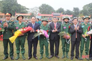 Chủ tịch UBND tỉnh tin tưởng tân binh Hà Tĩnh rèn luyện, phấn đấu, xứng đáng với truyền thống quê hương