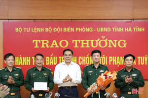 Trao thưởng thành tích phá đường dây ma túy xuyên quốc gia tại Hà Tĩnh