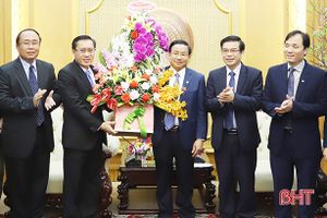 Lãnh đạo tỉnh Savannakhet chúc Tết Đảng bộ và nhân dân Hà Tĩnh