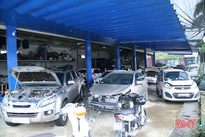 Gara ô tô ở Hà Tĩnh làm việc hết công suất sau lũ