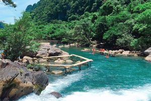 Có một “Cửu Trại Câu” đẹp mê hồn ngay tại Việt Nam
