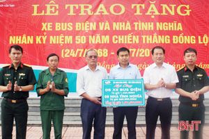 Viettel tặng 5 xe bus điện trị giá 1,4 tỷ cho BQL Khu du tích Ngã ba Đồng Lộc