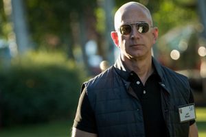 Jeff Bezos bị tỷ phú Zara chiếm ngôi giàu thứ hai thế giới