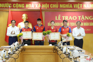 Tuyên dương tập thể, cá nhân thành tích cao tại SEA Games 32 và Hội nghị công bố Quy hoạch tỉnh Hà Tĩnh