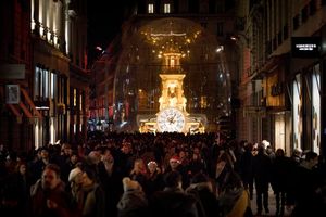 Lyon lộng lẫy trong lễ hội Fete des Lumieres trước Giáng sinh