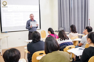 Lần đầu tiên tại Hà Tĩnh, bạn có thể học trực tiếp với cựu giám khảo IELTS với hơn 25 năm kinh nghiệm