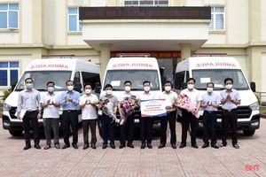 Hà Tĩnh tiếp nhận 3 xe cứu thương do Công ty Cổ phần Tập đoàn Taseco tài trợ
