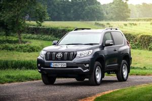 Toyota Land Cruiser Prado 2019 có thêm phiên bản Van giá rẻ