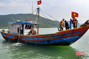 Biên phòng Hà Tĩnh không khoan nhượng với tàu giã cào đánh bắt tận diệt