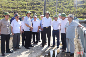 Đoàn nguyên lãnh đạo tỉnh Nghệ Tĩnh, Nghệ An đánh giá cao cách làm nông thôn mới ở Vũ Quang