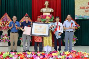 Đón nhận bằng công nhận di tích LSVH cấp tỉnh nhà thờ Nguyễn Duy
