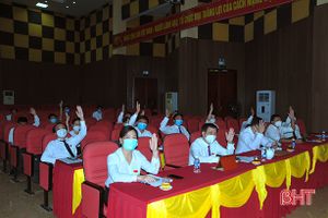 Hương Khê thông qua một số chính sách về giáo dục, nông nghiệp