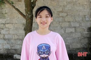 Thả cảm xúc vào 15 trang giấy, nữ sinh ở TP Hà Tĩnh giành điểm chuyên Văn cao nhất