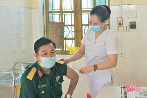 Tiêm phòng COVID-19 ở Hương Khê: Vắc-xin về đến đâu, tiêm hết đến đó