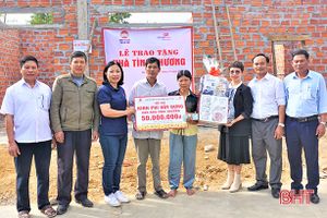 Co.opmart hỗ trợ 100 triệu đồng xây 2 nhà tình nghĩa ở Hương Khê