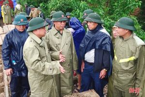 Bộ Tư lệnh Quân khu 4 kiểm tra công tác phòng chống mưa lũ ở Hà Tĩnh