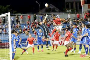 Thắng thuyết phục Quảng Nam 3-2, Hồng Lĩnh Hà Tĩnh chính thức vào top 8 V.League