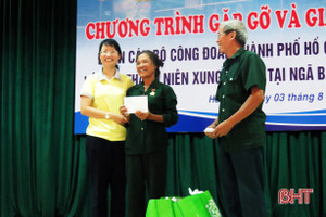 Liên đoàn Lao động TP Hồ Chí Minh tặng quà cựu TNXP Ngã ba Đồng Lộc