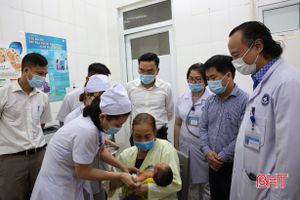 Hà Tĩnh triển khai tiêm phòng lao cho trẻ sơ sinh tại bệnh viện