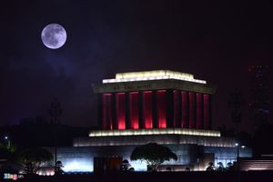 Siêu trăng lớn nhất 70 năm trên bầu trời Việt Nam