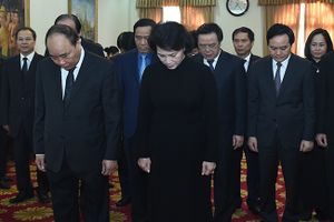 Đoàn đại biểu cấp cao Việt Nam viếng nguyên Chủ tịch Quốc hội Lào