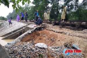 Hà Tĩnh: 24.158 hộ dân ngập lũ, 20 km đường sắt Bắc - Nam sạt lở