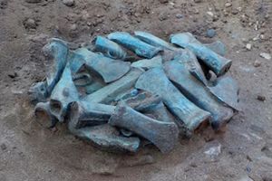 Phát hiện kho vũ khí cổ gần 3.000 năm tuổi