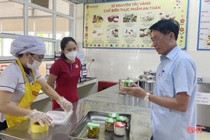Kiểm tra đột xuất an toàn thực phẩm trường học trên địa bàn TP Hà Tĩnh