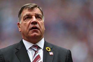 Các huyền thoại tuyển Anh chế nhạo “trò lố” giữa Sam Allardyce và Tam sư