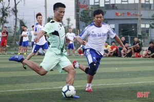 FC New Focus vô địch Giải Bóng đá lão tướng tranh Cúp Bằng Sport