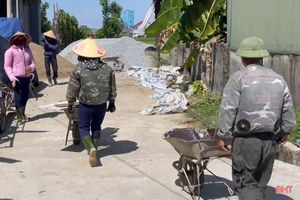 "Áo điều hòa” giúp người lao động Hà Tĩnh làm việc hiệu quả dưới nắng nóng