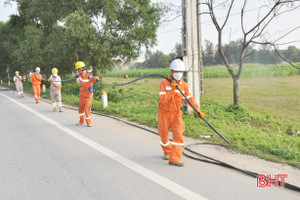 Điện lực Hà Tĩnh bắt đầu chống quá tải lưới mùa nắng nóng