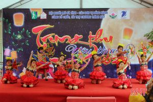 “Trung thu yêu thương” cho trẻ em khiếm thị có hoàn cảnh khó khăn ở Hà Tĩnh