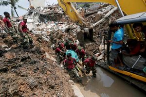 Hiện trường vụ sập núi rác khiến 29 người thiệt mạng ở Sri Lanka