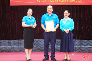 Trao giải cuộc thi “Tìm hiểu pháp luật về lao động và bảo hiểm xã hội”