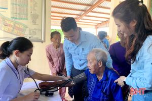 Formosa Hà Tĩnh phối hợp khám, cấp phát thuốc cho hơn 300 người dân