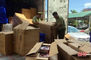 Bắt xe tải chở số lượng lớn đồ chơi bạo lực vận chuyển qua Hà Tĩnh