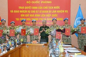 7 sĩ quan Việt Nam chuẩn bị lên đường làm nhiệm vụ gìn giữ hòa bình LHQ