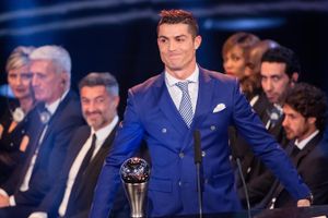 Ronaldo và Ranieri thâu tóm danh hiệu FIFA