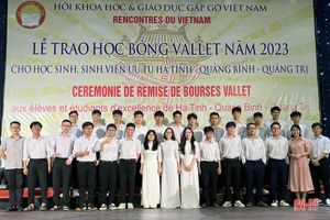 43 HSSV xuất sắc của Hà Tĩnh nhận học bổng Vallet năm 2023