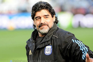 Maradona: “Tôi không cần lương như Mourinho, sẵn sàng dẫn dắt Argentina miễn phí”