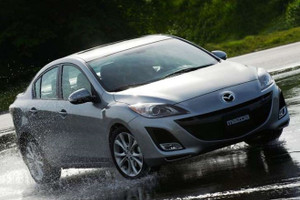 Mazda triệu hồi 174.000 xe do lỗi ghế lái