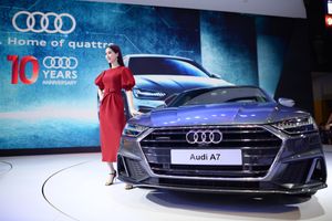 Dàn người mẫu thu hút ở Vietnam Motor Show 2018