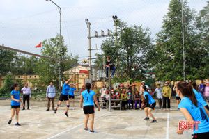 Hơn 270 VĐV tóc dài tranh tài bóng chuyền ở Can Lộc