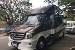 "Nhà di động" Mercedes-Benz hàng hiếm về Việt Nam